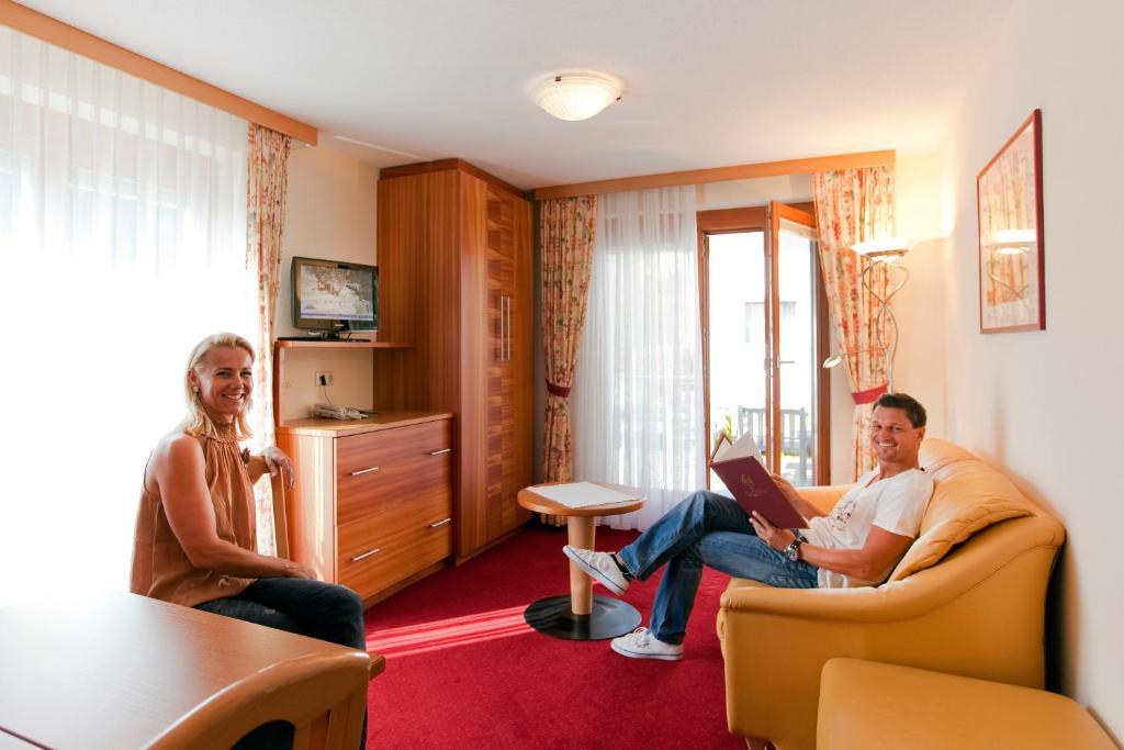 Hotel Tirolerhof Зерфаус Стая снимка